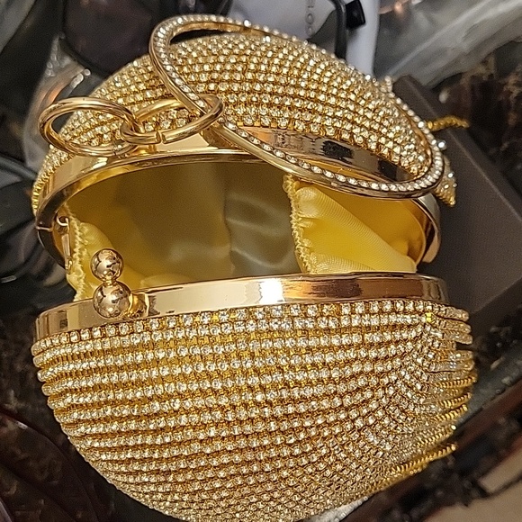 Purse - Picture 2 of 3